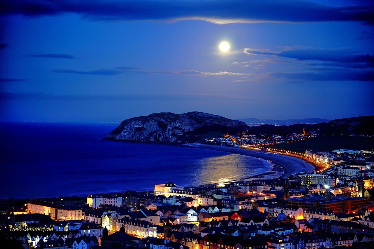 Superb Cintra Beachside Apartments Llandudno Extérieur photo
